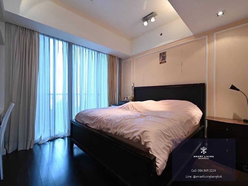 📢👇For rent rare item luxury duplex unit ,4 bedrooms in CBD area near BTS Chong Nonsi, decorated with Chanin furniture, unblocked view of Chao Phraya River