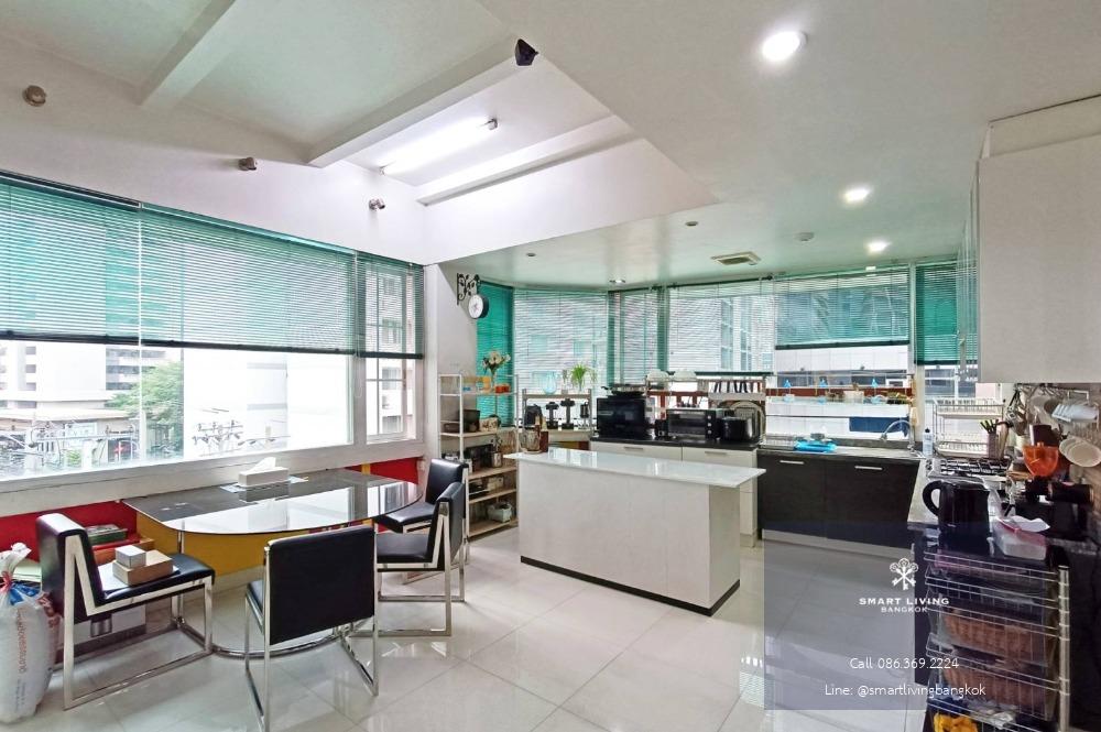 📢👇For sale rare item on Soi Sukhumvit 24 Penthouse duplex 4 beds with huge space of 400 sqm, petfriendly Emporium, Benjasiri park walk to BTS Phromphong.