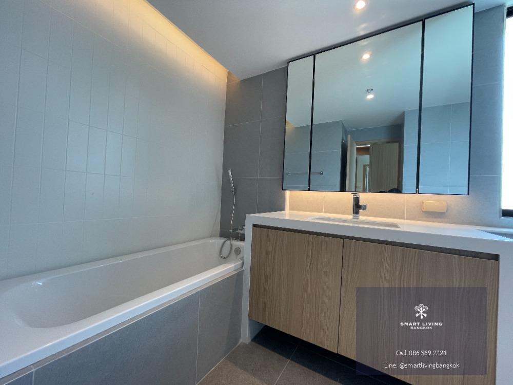 📢👇Newly renovated Roof top Duplex Penthouse huge size with huge balcony , unblocked view , 3 bedrooms , near Ekamai, Thonglor and Phrakanong Available now