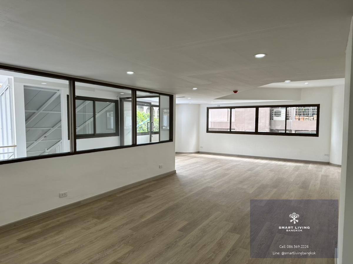 📢👇Start up your business in the prime location office space at Sukhumvit 24 (Emdistrict area) 2 floors, First floor is a big office area, second floor has 2 big rooms, pantry, toilets and an outside table/bar