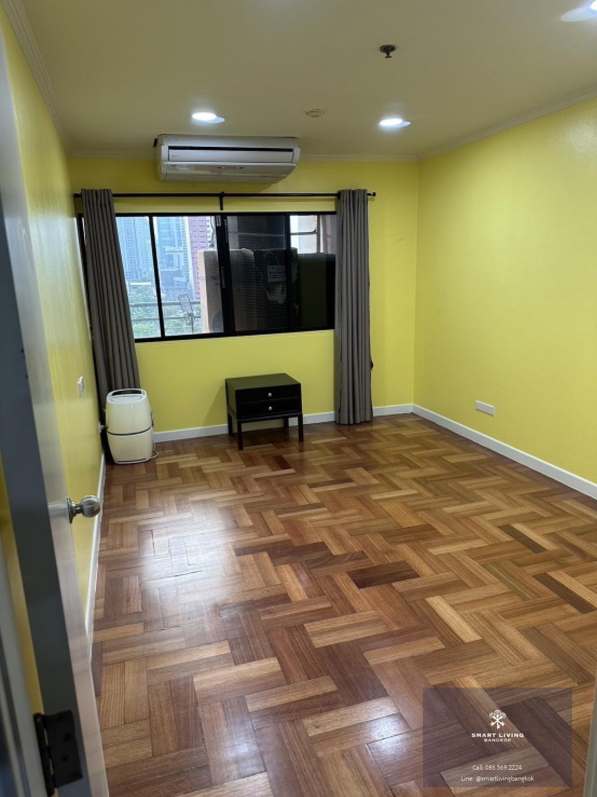 📢👇Good deal for big size 2 beds in town , good for living or investing. Just renovated unit with real wooden floor, close to Bumrungrad International hospital.