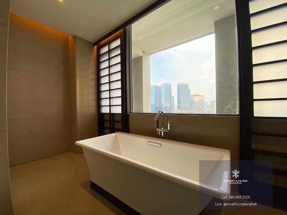 Experience luxurious living in the heart of the city! 🌟 3 bedroom penthouse condo, beautifully decorated in Chinese style. Spacious layout with breathtaking city views, located in the vibrant Sathorn area.