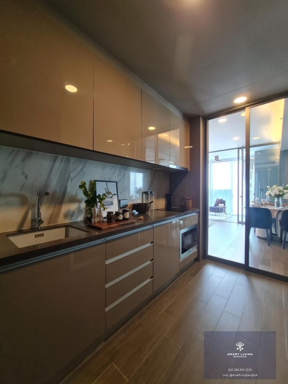 📢👇Luxurious condominium in the heart of Asoke-Rama 4, conceige service from a world-class hotel , also many special offer such as free transfer expenses etc.