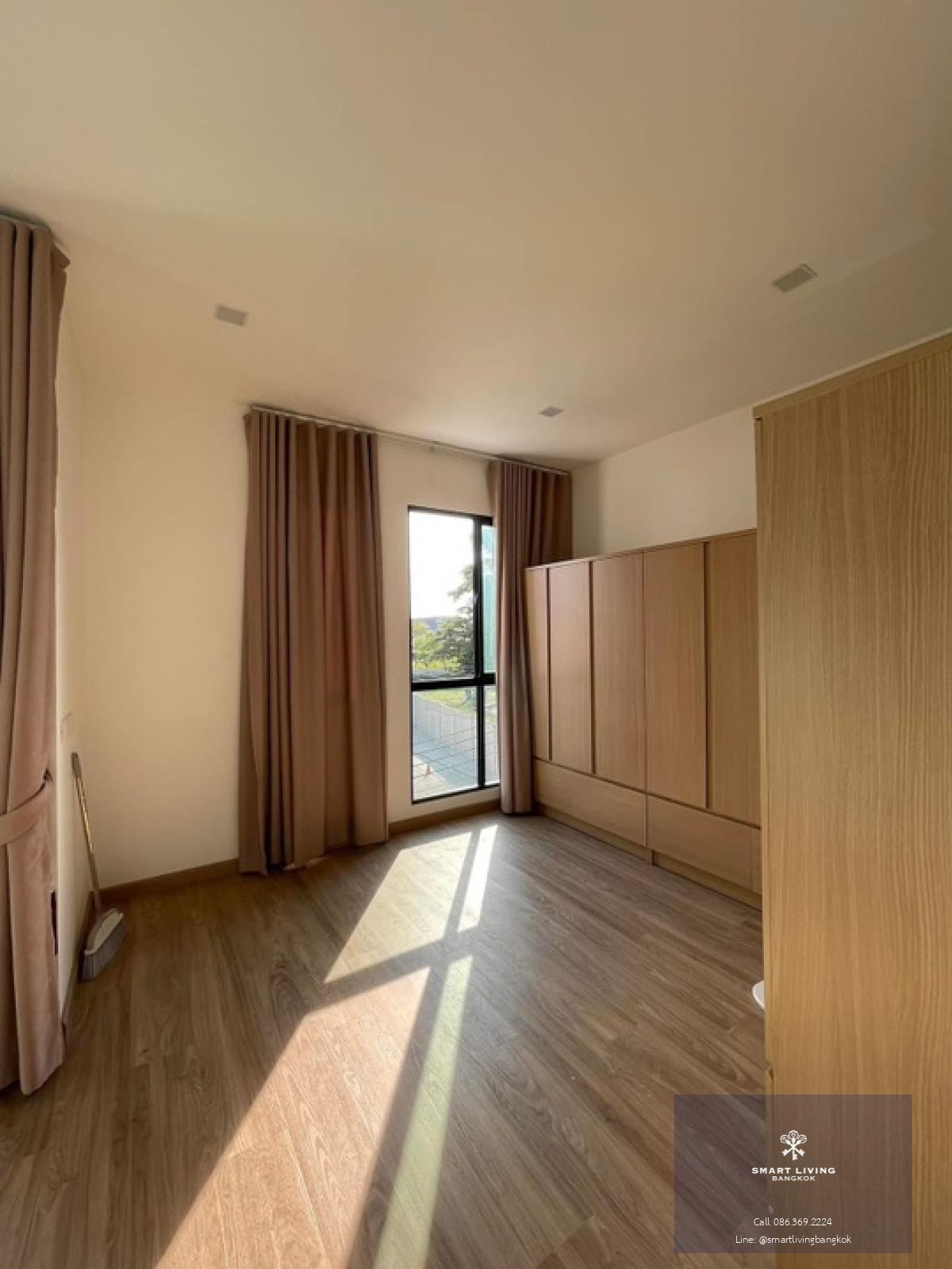 📢👇 Reasonable price for living or investing as one of the most  sought-after locations. Brand new Townhouse for rent/ sale at Patio Srinakarin – Rama 9 near Wellington and Stamford international school, near express way and motorway, golf course view.