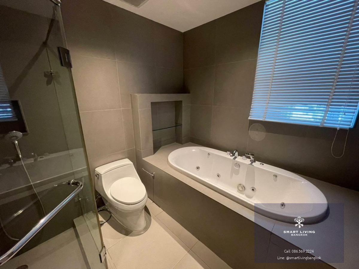 📢👇Luxury condominium near BTS Ploenchit, unblocked view, fully furnished.