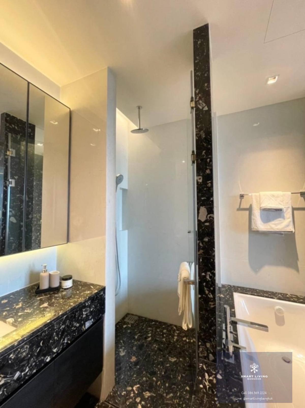 📢👇Grab or gone! Available 15/2/2025Worth price for investing or living at luxury condo Beatniq , 5 stars concierge service, close to BTS, only about 10 mins walk to Em district , nice layout and decor, fully furnished, unblocked view