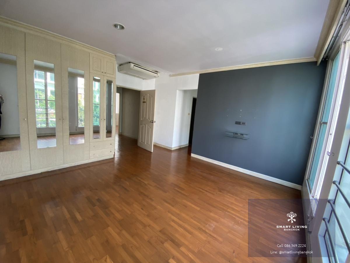 📢👇Good for living or investing 3 story big size of townhome in the middle of Thonglor, safety, shady, easily to traveling in many routes, unfurnished
❌pet not allowed when rent