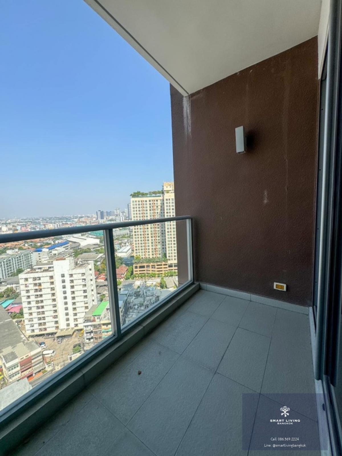 📢👇 Grab or gone,selling below market price,reasonable price and worth for living or investing at Lofts Ekkamai near Major ekamai and market place , unblocked view.