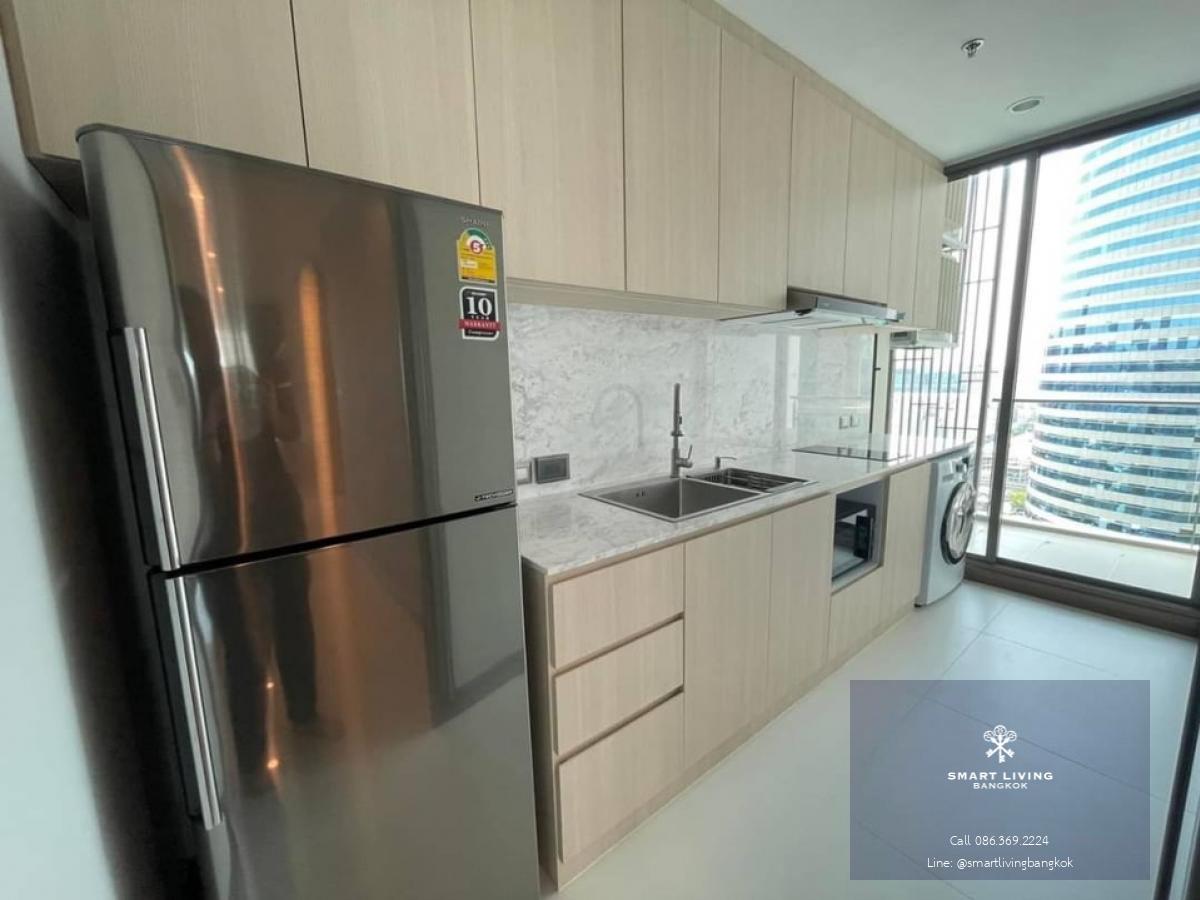 📢👇Come and stay in the center of Bangkok close to ‘Em district: Emporium, EmQuartier, Emsphere, IKEA. 3 bedrooms near BTS Phromphong, unblocked view, long balcony, clean and clear unit