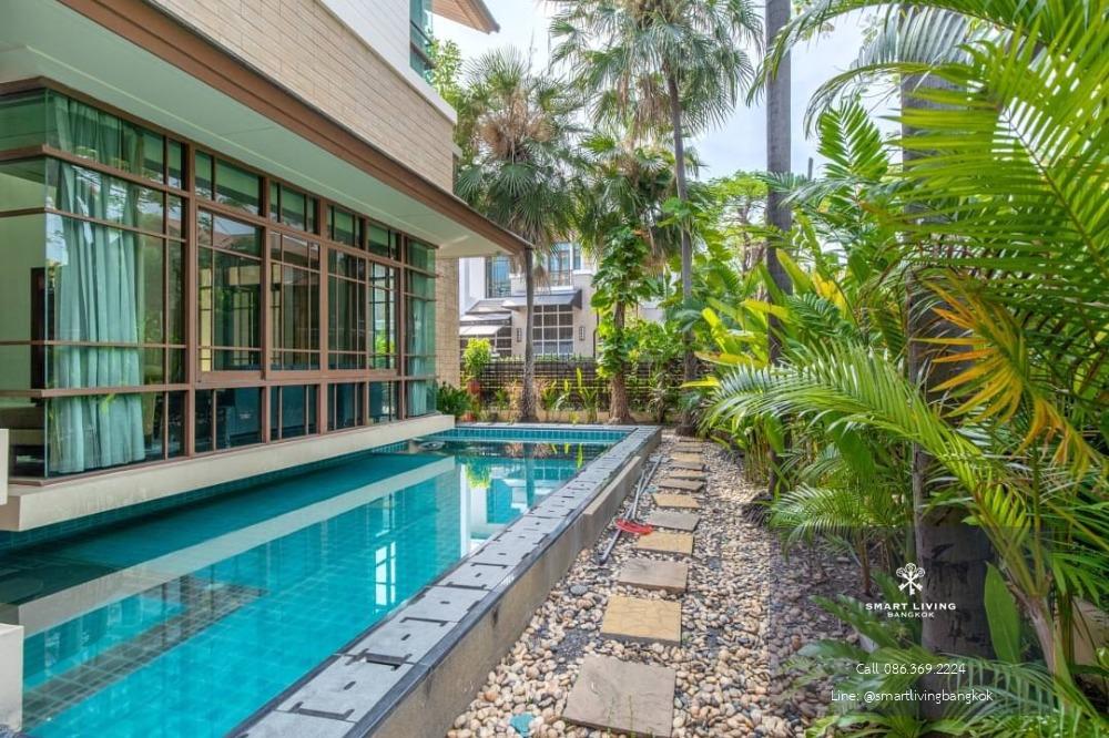 Luxury corner unit house with private pool and Jacuzzi for rent / sale in nice quiet and shady village with good security in the heart of BKK near St.Andrews International School Bangkok, Bangkok Adventist International