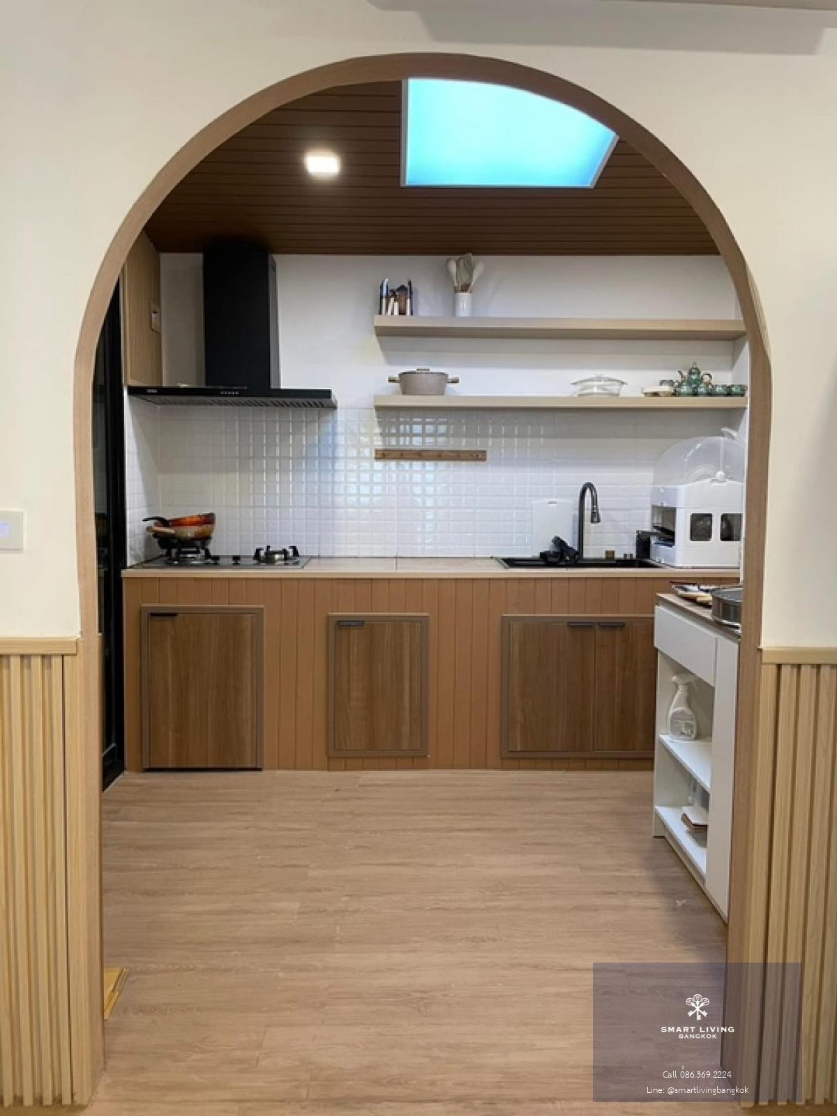 📢👇 Reasonable price for living or investing as one of the most  sought-after locations. Brand new Townhouse for rent/ sale at Patio Srinakarin – Rama 9 near Wellington and Stamford international school, near express way and motorway, golf course view.