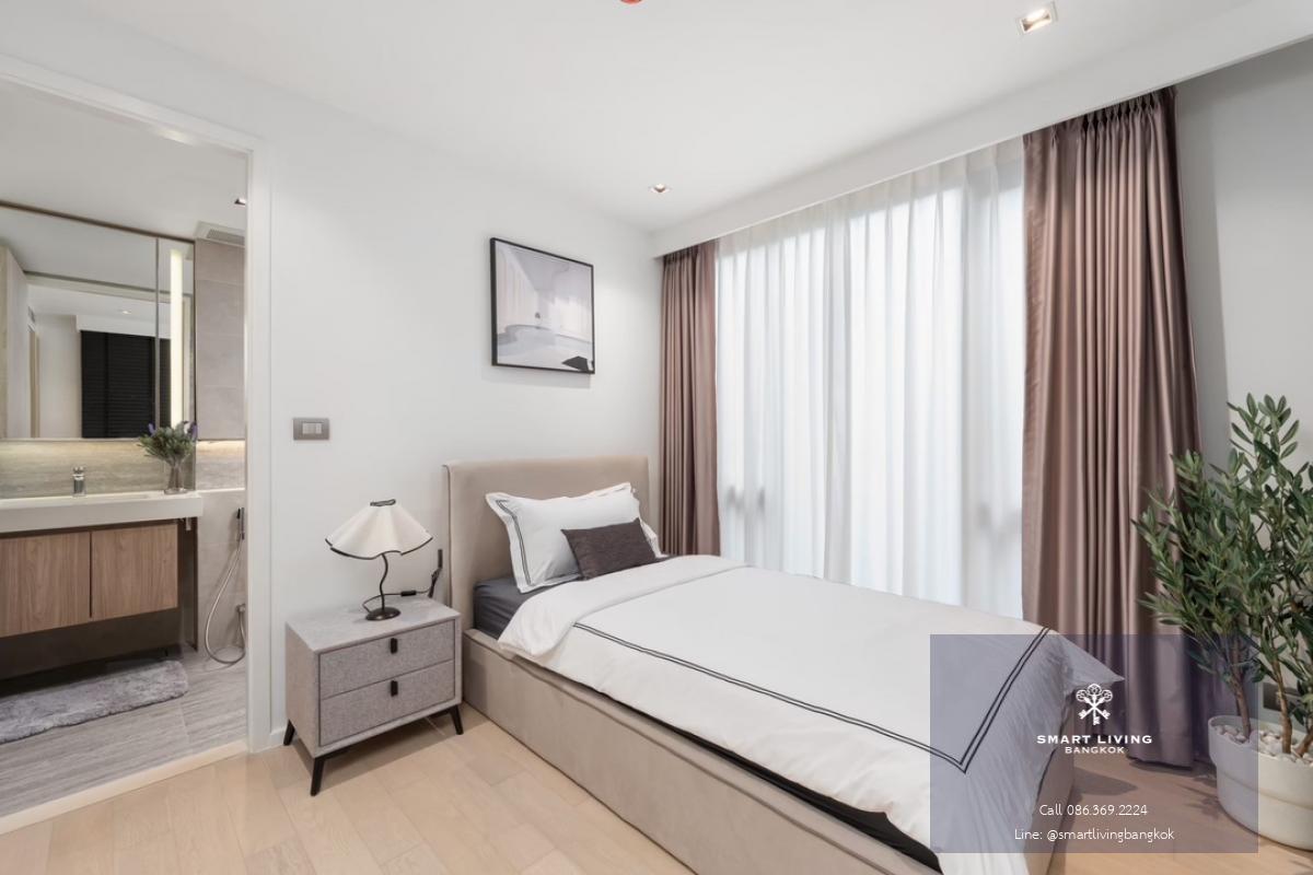 📢👇Rare item brand new combine unit, 3 beds at Craft Ploenchit ,one of brand new low rise condo, quiet and peaceful, only 200 meters to BTS Ploenchit,easily access to express way , fully fitted
(Pictures as reference)