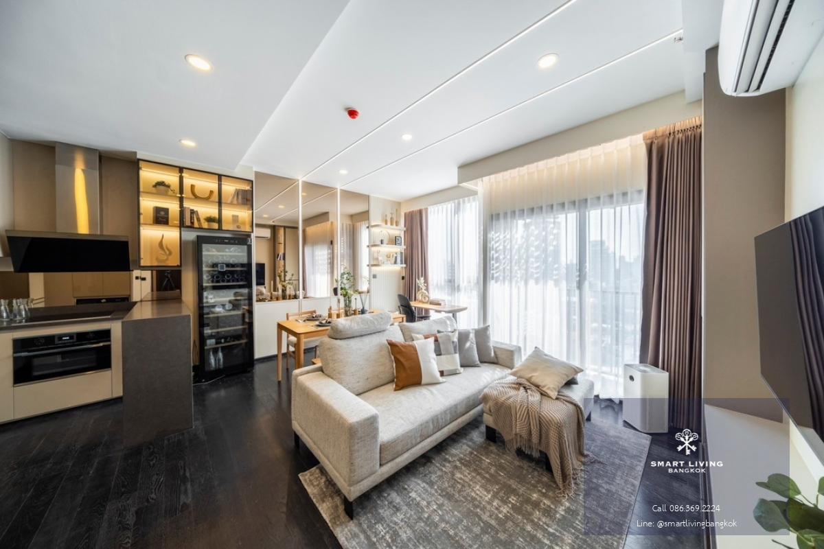 📢👇 Sell with tenant contract til April 25 rental price 70k
Park Origin Thonglor, one of the best luxury project and fabulous facilities in Thonglor for sale , good deal, good location, opposite Donki Mall, unblocked view, nice decoration with fully furnis