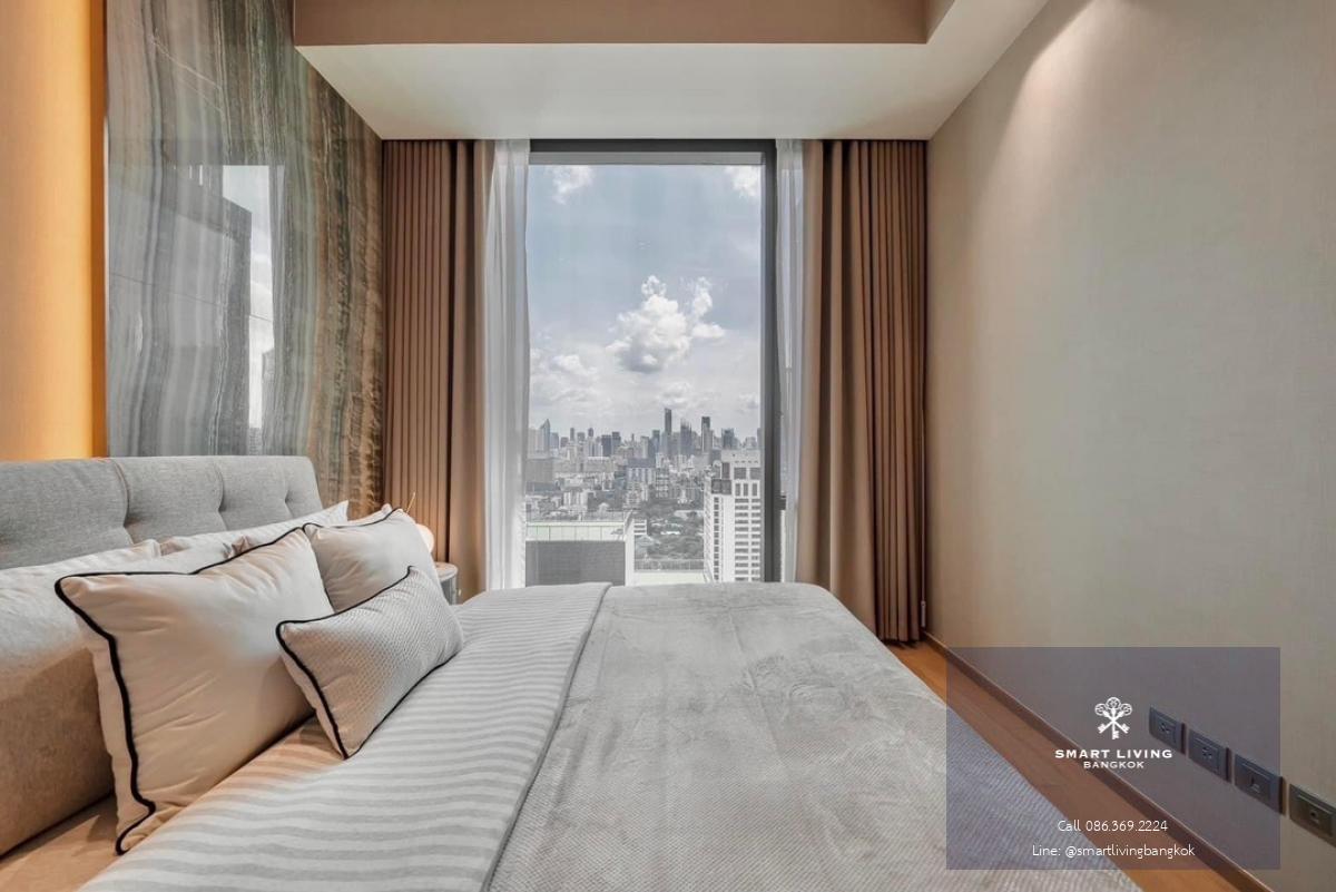 📢👇 Sell with tenant til October 25Grab or gone! Good deal and worth price for both living or investing, close to Central Chidlom, Central Embassy, Central World, city view facing east, high ceiling, featuring Grey Onyx Vein marble walls from brand Arioste