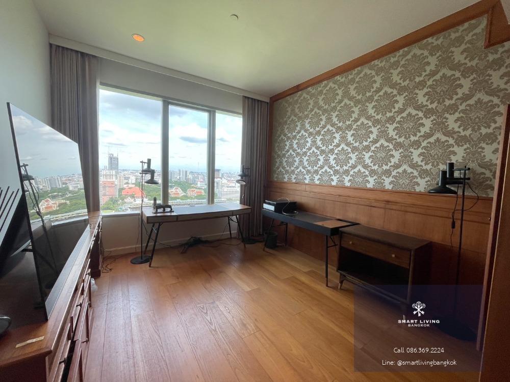 For rent!!  185 Rajadamri 3 bedrooms on high floor woth big living room and 2 kitchens plus maid room.  Large balcony with panorama view to sport club