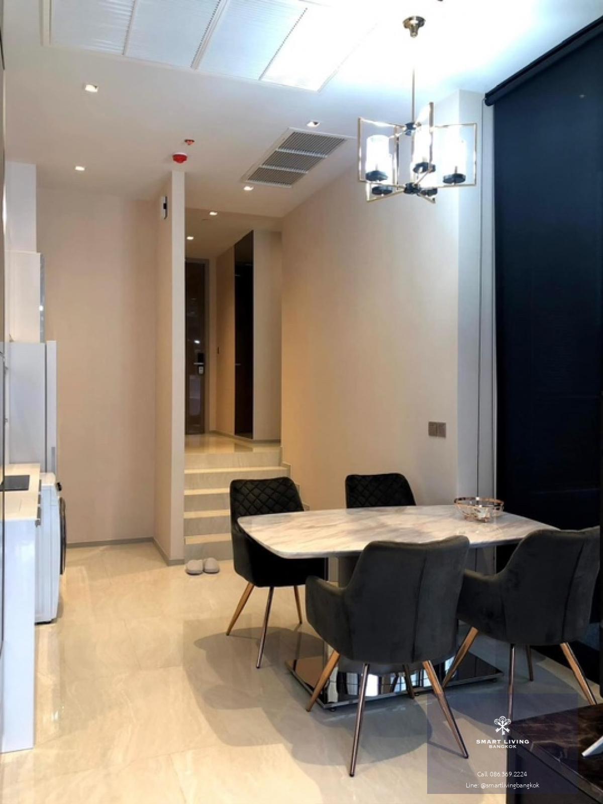 📢👇 Living at Ashton Silom is very worthwhile , reasonable price for 2 beds , modern decoration, unblocked city view, fully furnished, convenient access to multiple transportation routes, close to the BTS and expressways. Ready to move in