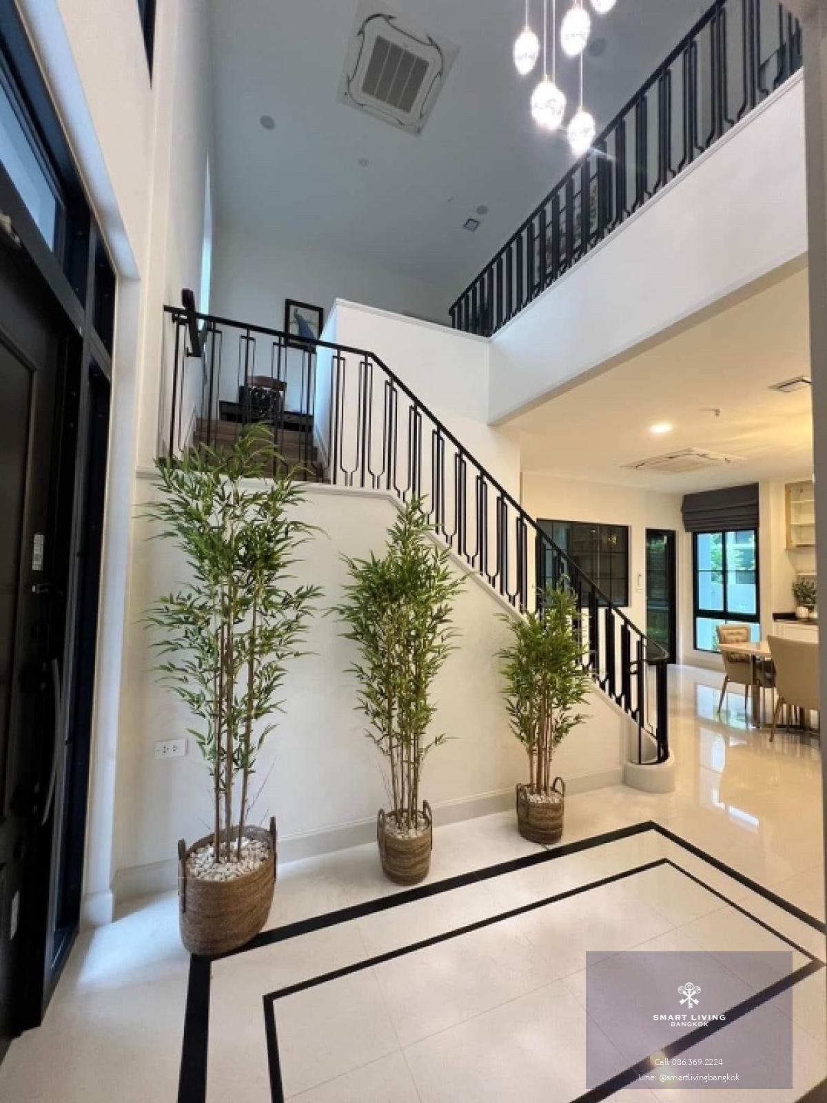 📢👇 The luxury house in good compound and security at Nantawan Rama 9 - New Krungthepkreetha,  located near Brighton International School, Wellington International School, and Suvarnabhumi Airport, fully furnished.