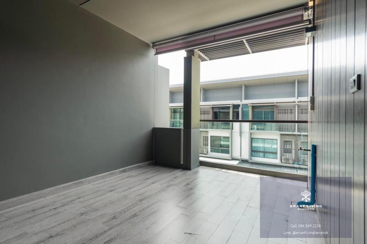 📢👇Sell with tenant contract til January 26Townhouse at The Landmark Ekamai Ramindra , 3 Storey , nice decoration, easily traveling in many routes , near Central Eastville