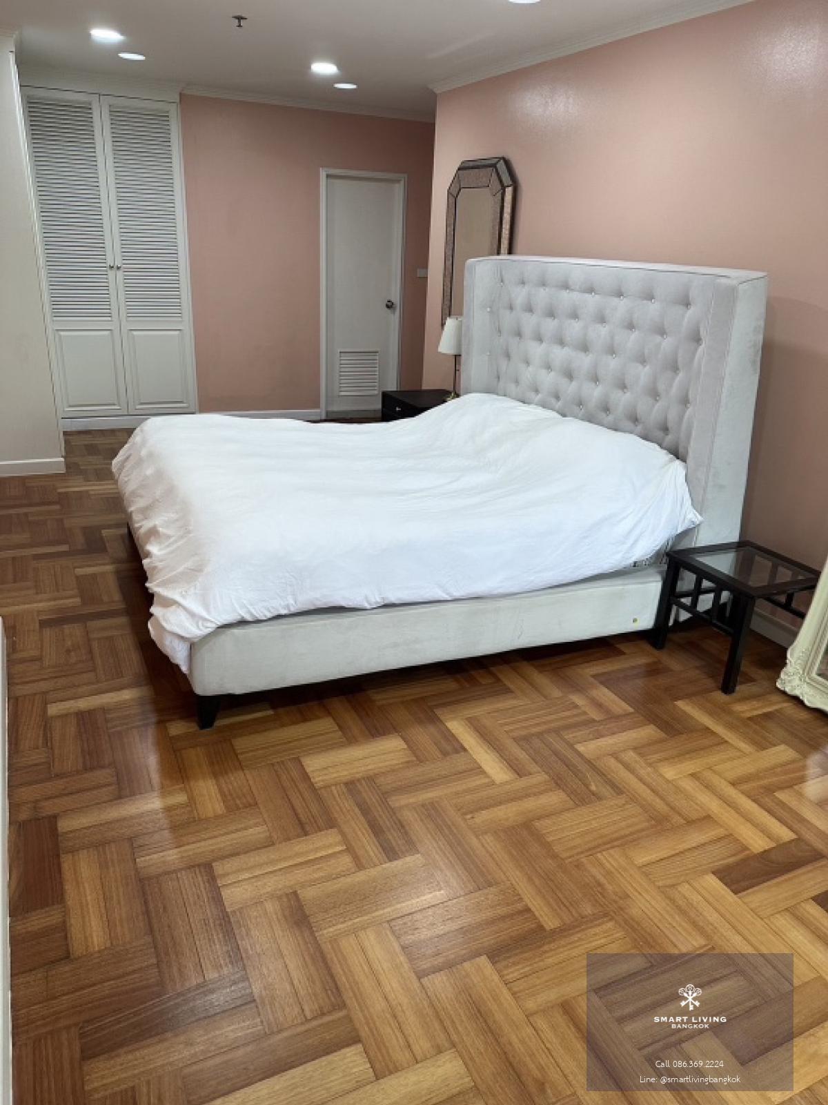 📢👇Good deal for big size 2 beds in town , good for living or investing. Just renovated unit with real wooden floor, close to Bumrungrad International hospital.