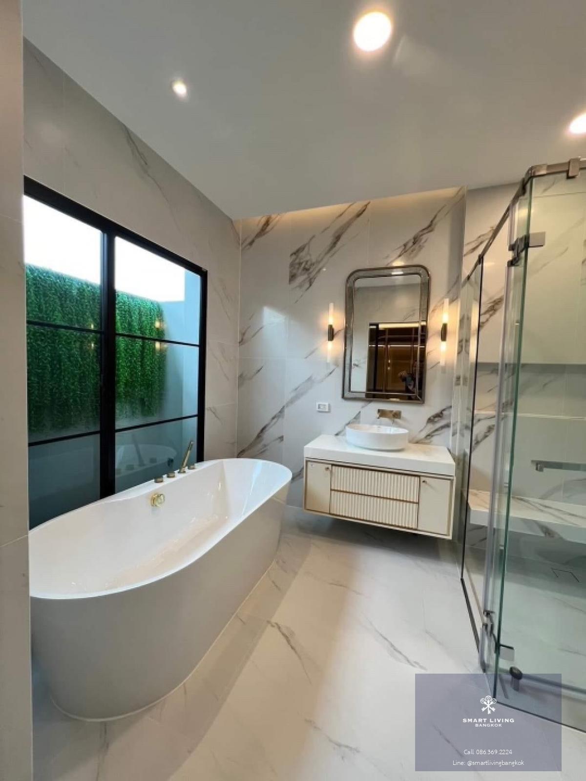 📢👇 The luxury house in good compound and security at Nantawan Rama 9 - New Krungthepkreetha,  located near Brighton International School, Wellington International School, and Suvarnabhumi Airport, fully furnished.