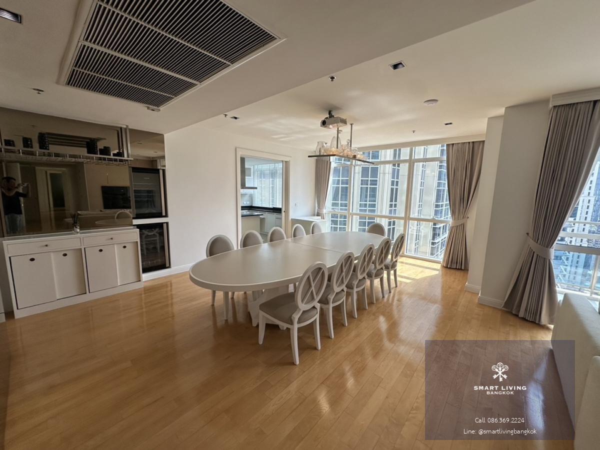 📢👇Athenee Residence, luxury condominium, near BTS Ploenchit , big size, long balcony, unblocked view, fully furnished.