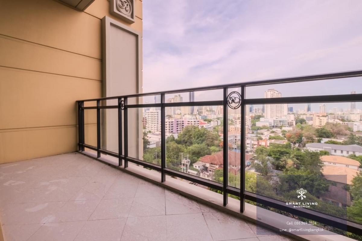 📢👇 Corner unit, private elevator, big balcony, garden and city view, located in Em District