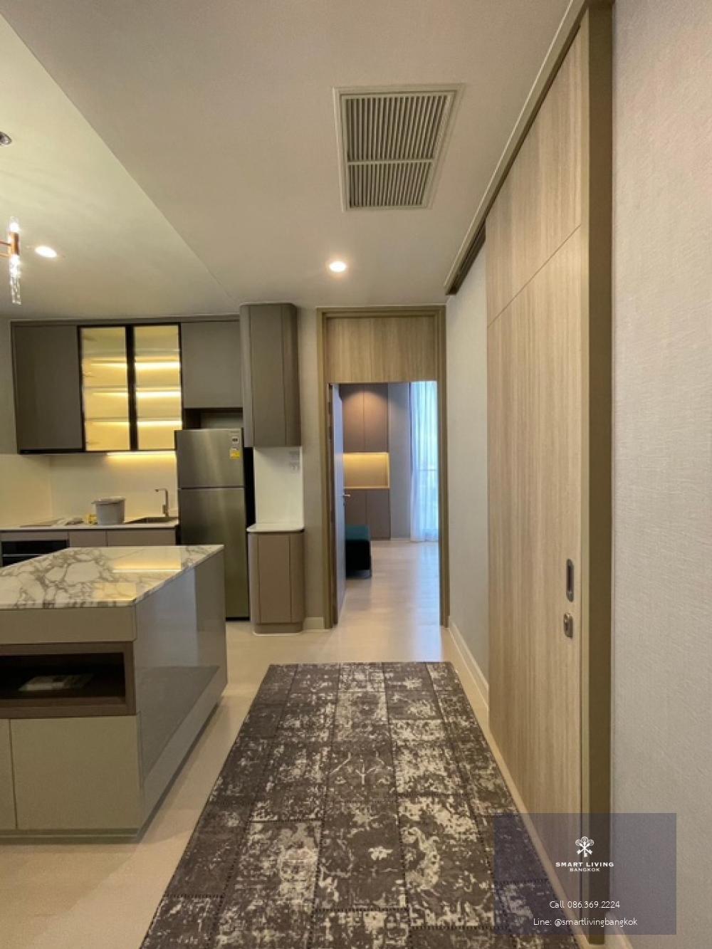 📢👇Sell with tenant contract til October 24 rental price 85k, condo has special entrance direct to BTS, corner fully furnished face north and east, unblocked view, private lift