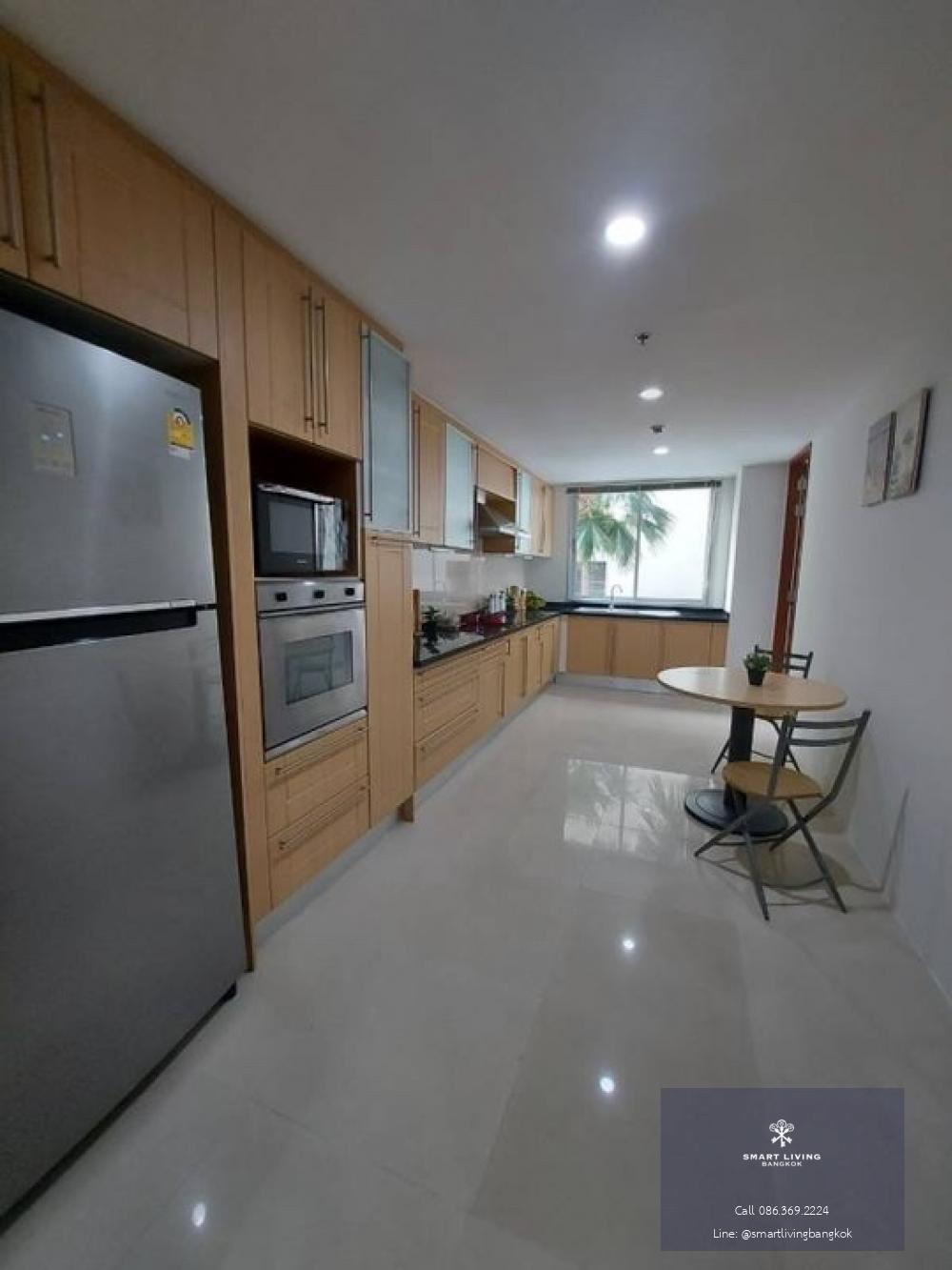 📢👇PETFRIENDLY in Sathorn, big size unit for 4 beds, fully furnished, big balcony, located in business area Sathorn, Silom, many restaurants and shopping centers, supermarkets#petfriendly