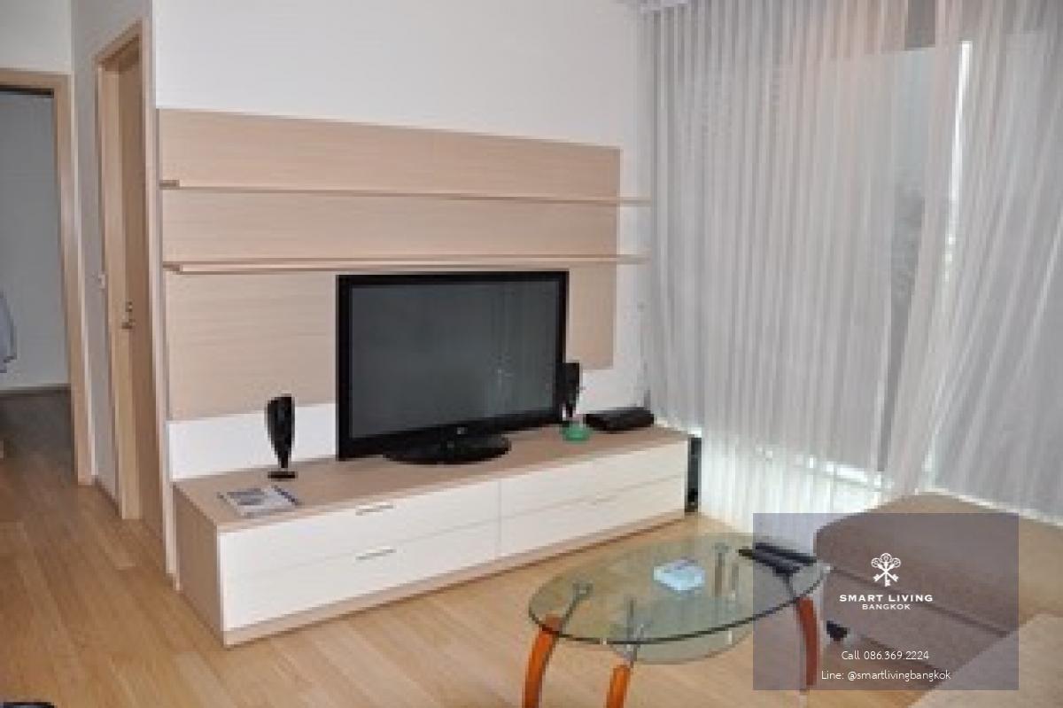 📢👇Rare item, 3 beds at Siri@Sukhumvit .Good deal also with free internet, good location in Thonglor, fully furnished, pool view, walking distance to Community Malls, Starbucks, 7-11 (right next door), restaurants. Very convenient for traveling from both S