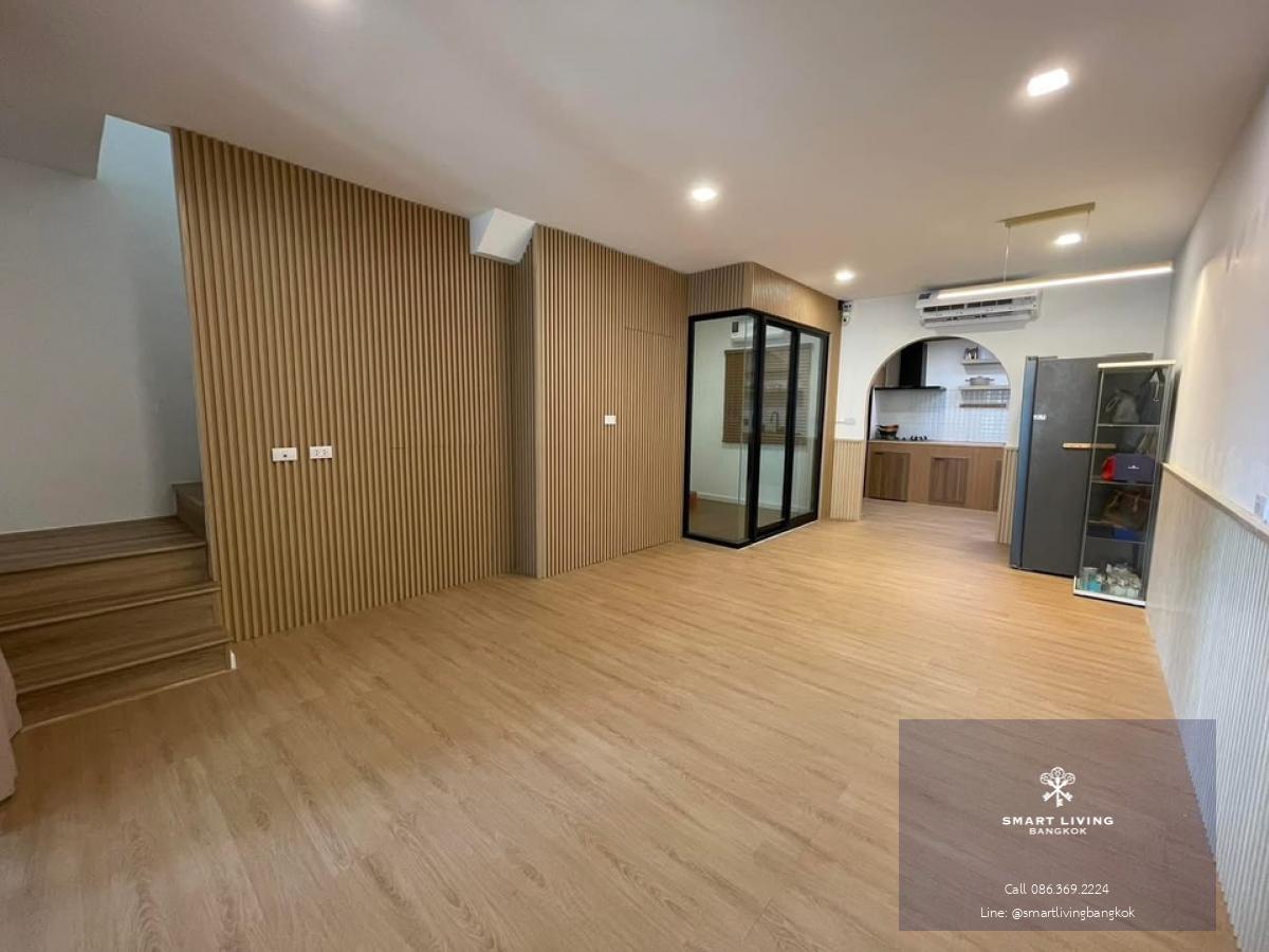 📢👇 Reasonable price for living or investing as one of the most  sought-after locations. Brand new Townhouse for rent/ sale at Patio Srinakarin – Rama 9 near Wellington and Stamford international school, near express way and motorway, golf course view.