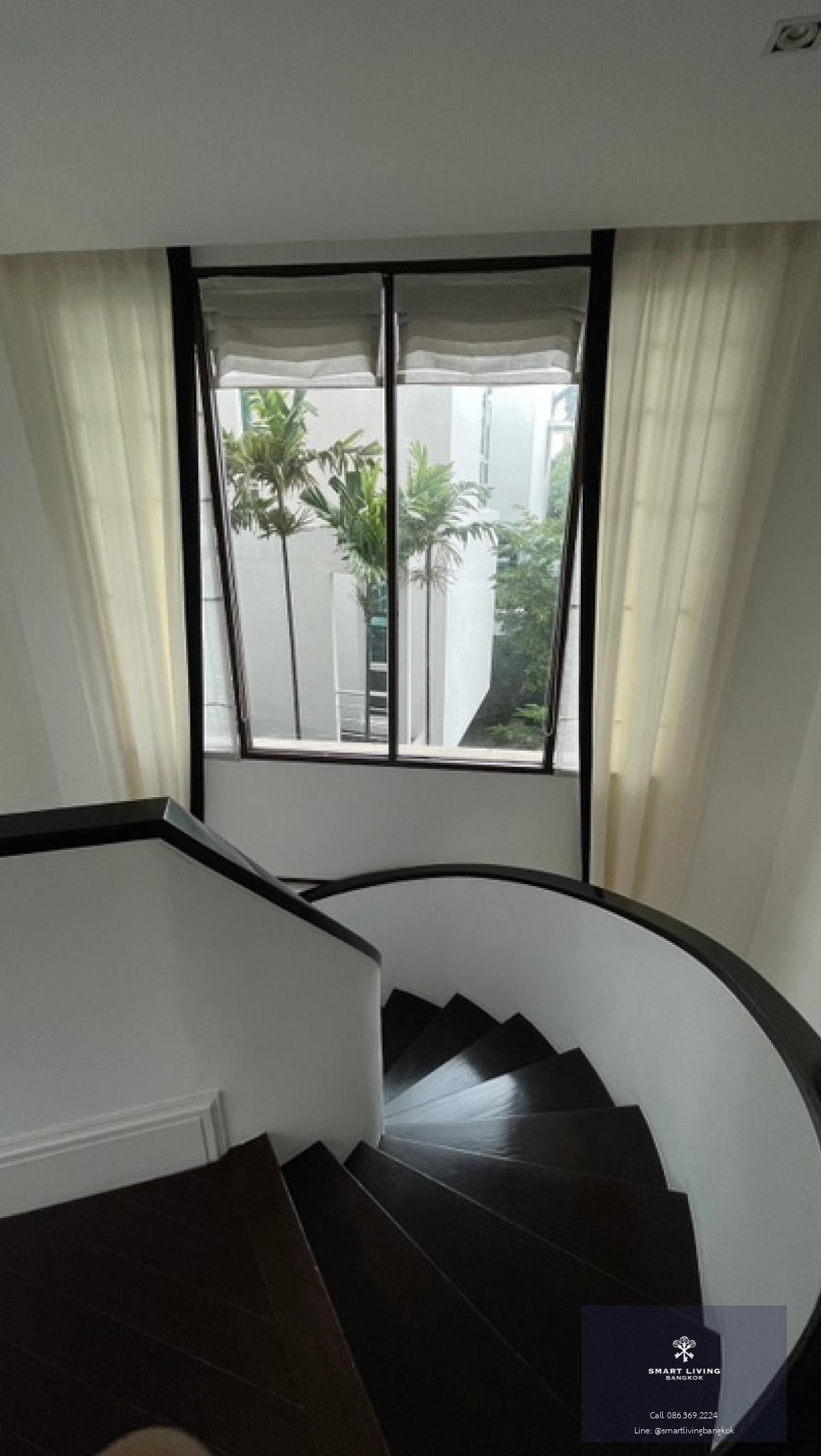 📢👇Baan Lux Sathorn is one of luxury place to live, big balcony, private lift, private pool, private automatic garage for 2 Cars parking with air conditioner