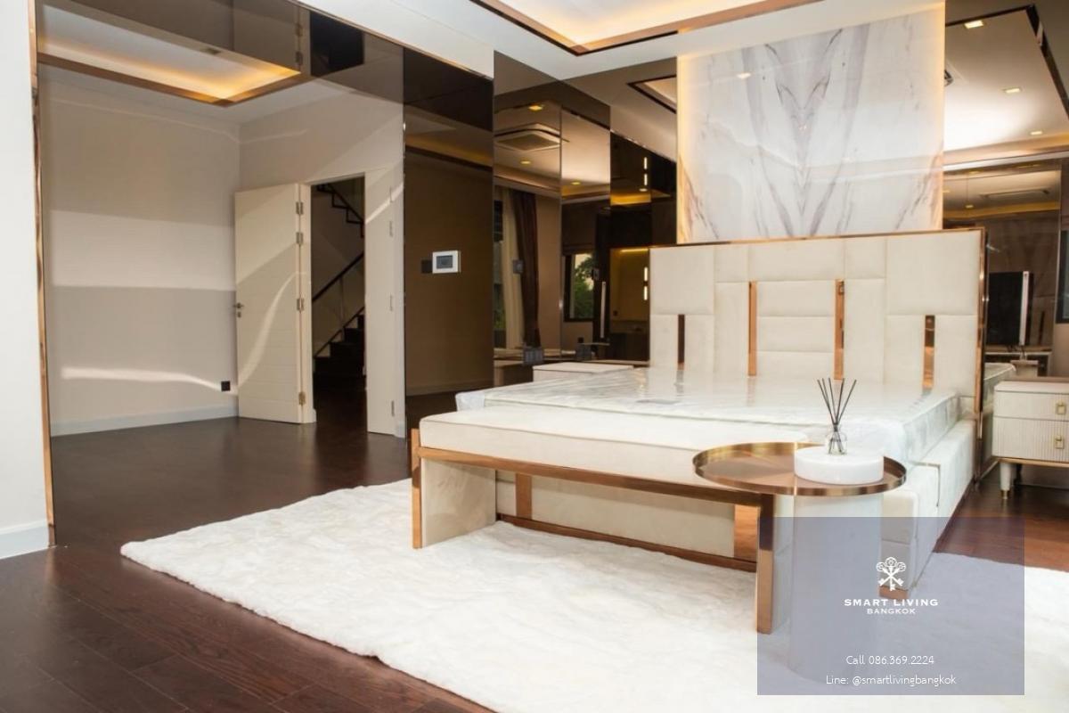 3-Story House at The Gentry Ekkamai-Ladpraothis house offers multiple access routes, connecting to Pradit Manutham Road, Ladprao, Thonglor, Ekkamai, Rama 9, and Phetchaburi Road, near the entry/exit of the Ramintra-At Narong Expressway and close to Centr