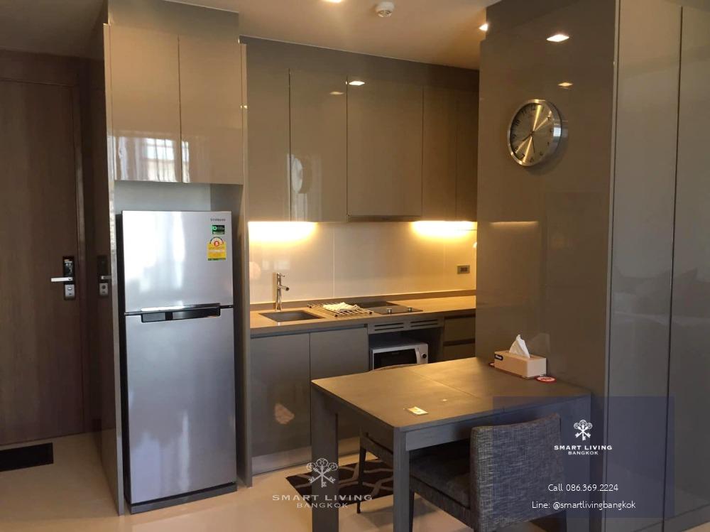 M Silom 1 bed, beautiful unit with clear city view and close to Silom Plaza and AIA Tower.