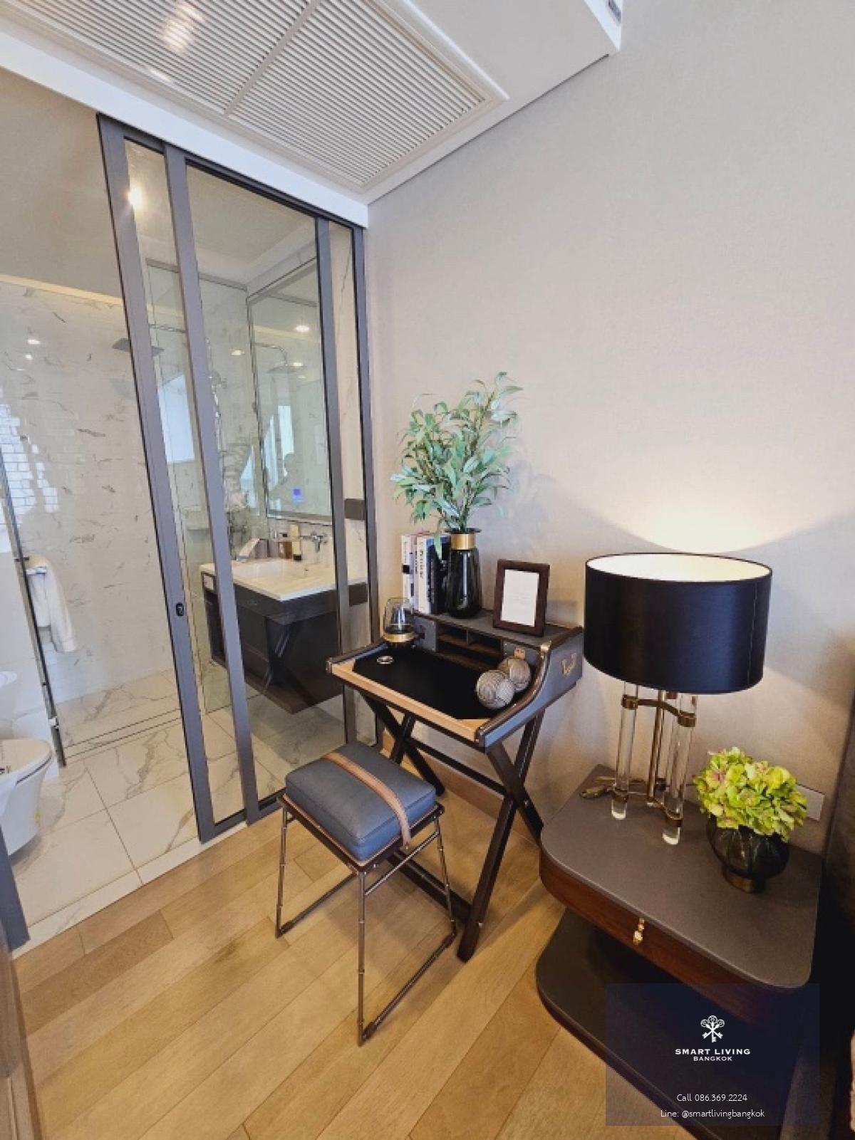 📢👇Luxurious condominium in the heart of Asoke-Rama 4, conceige service from a world-class hotel , also many special offer such as free transfer expenses etc.