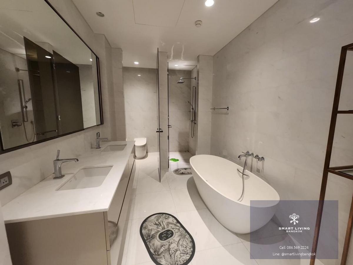 📢👇 Rare item big size unit for 2 beds at The Residences at Sindhorn Kempinski , The most luxury brand new project and  unit in prime area in Sindhorn village next to Velaa community mall in Langsuan, peaceful and quiet, conceige service as 5 stars hotel,