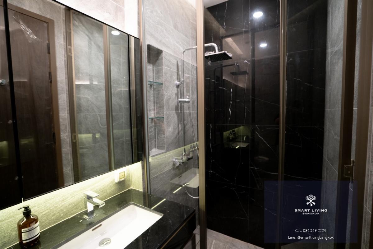 📢👇 Super Luxury residence at The Esse Sukhumvit 36, located on the main road and only few steps to BTS, facing ThongLor with open unblocked view