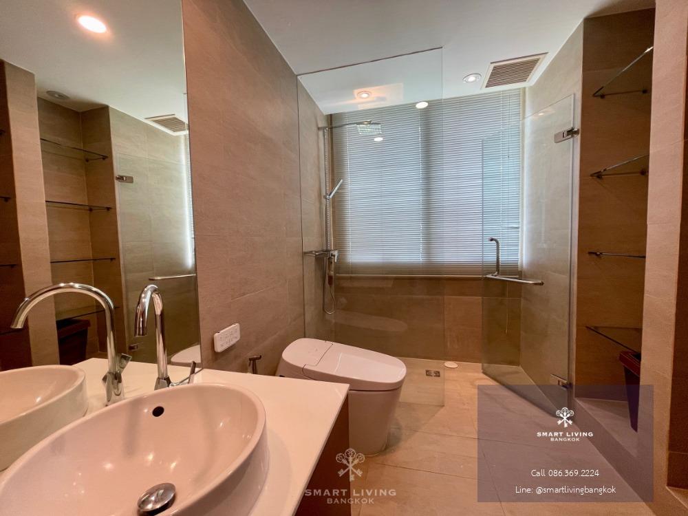 Luxurious condo/4 beds/268 sqm. Spacious living area with city and golf court views, near Lumpini Park. Only 300 meters from BTS. Private lift access to each floor. Rent at 200,000 B.