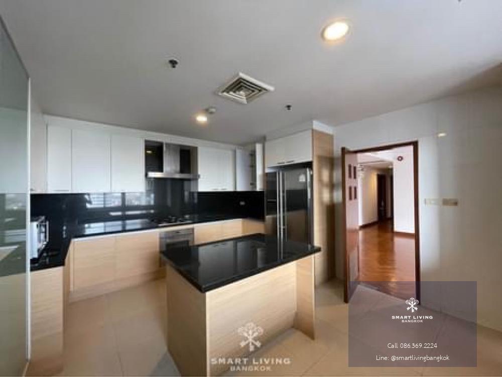 📢👇Renting this huge size unit , partly furnished , big balcony, unblocked view near Sathorn area, quiet and peaceful place to live in good compound