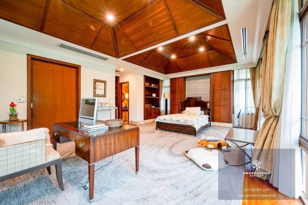 📢👇 Very Rare Item!!!Luxury corner house with private swimming pool and Jacuzzi,located in good security village , quiet and shady. Decorated as old English  style, golden teak floor,New Zealand Fleece Carpet , Marble & Granite Floor and Wall Import f