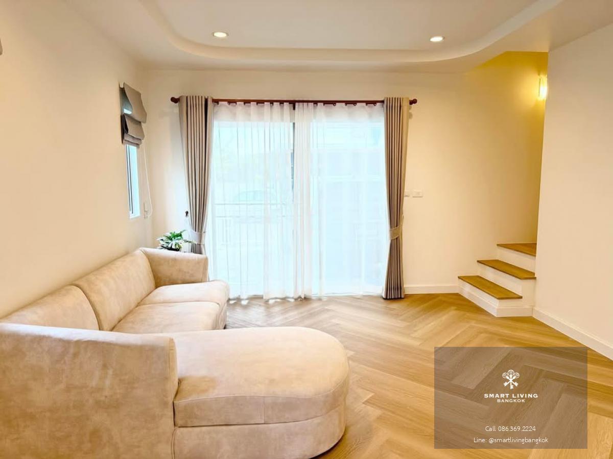 📢👇 3-Story Townhouse corner unit at Villette City Pattanakarn 38, Near Thonglor-Ekkamai. Easy access from both Srinakarin 24 and Pattanakarn 30, 32, 38, 44, as well as On Nut 17 and 39