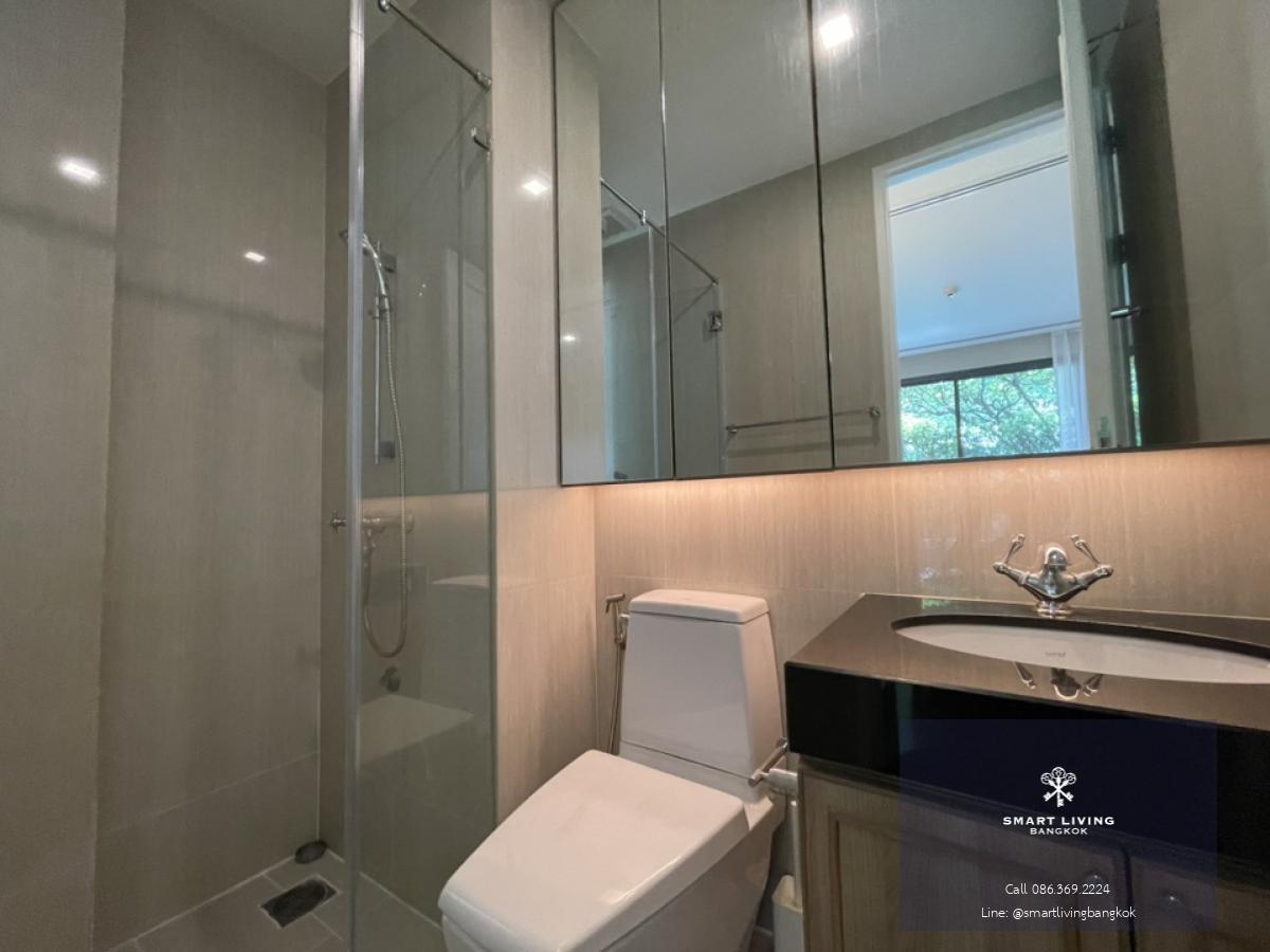 📢👇Special unit by the pool,  big living room,  near Lumpini park , Velaa community mall, ONE Bangkok , easily access to many street.