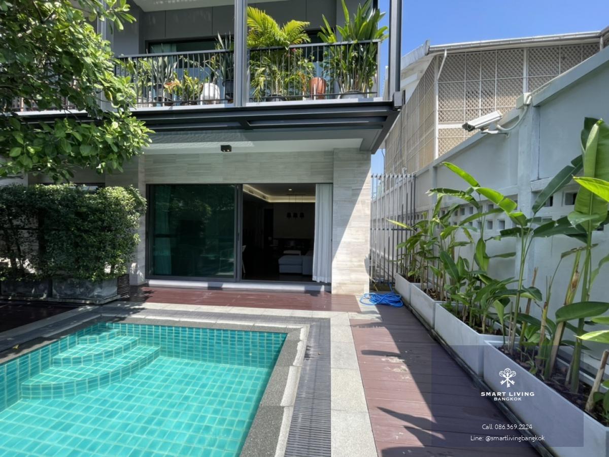 📢👇Special unit by the pool,  big living room,  near Lumpini park , Velaa community mall, ONE Bangkok , easily access to many street.