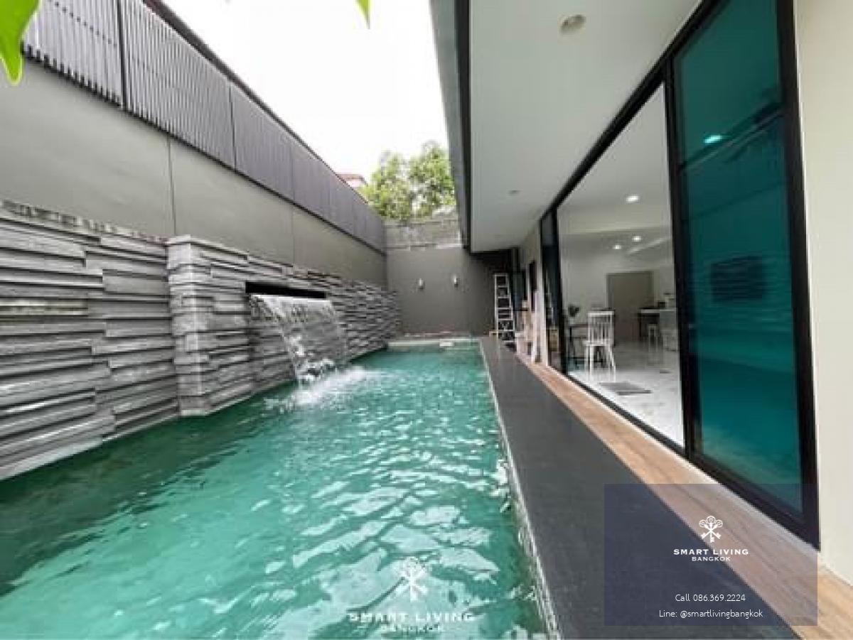 📢👇 Townhome with private pool, beautifully designed and decorated, guaranteed by the Think of Living Best Housing Award. It is suitable for living with convenient access to multiple routes, including Vibhavadi and Phaholyothin road. Additionally, it\ 