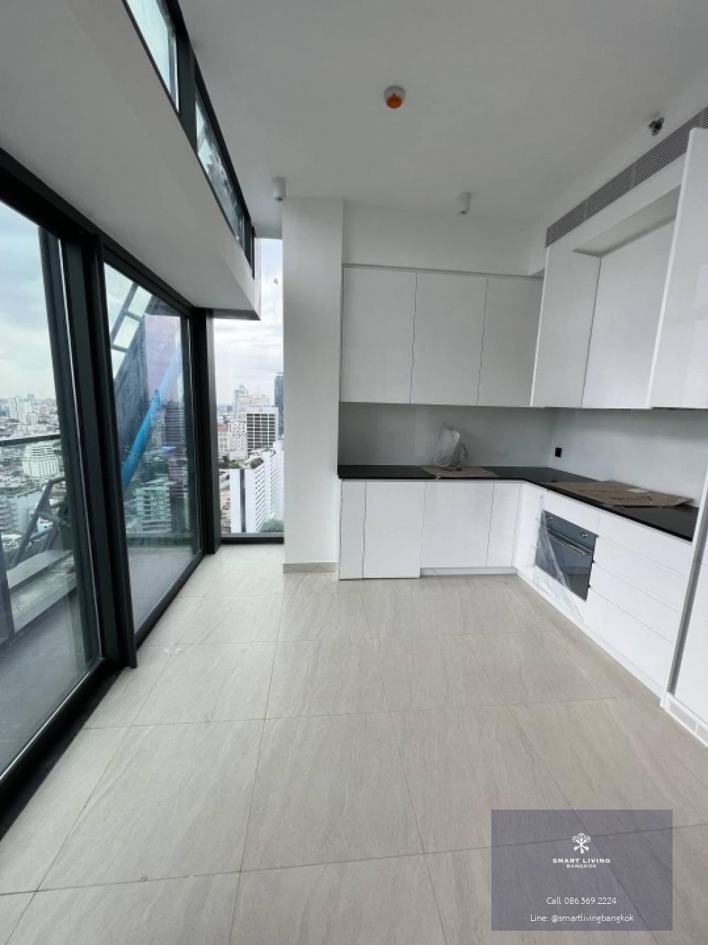 📢👇 Sell with tenant rental 65k til August 25Selling  special unit at luxury petfriendly condo, corner unit, same floor as sky garden , 3 sides of unblocked view.