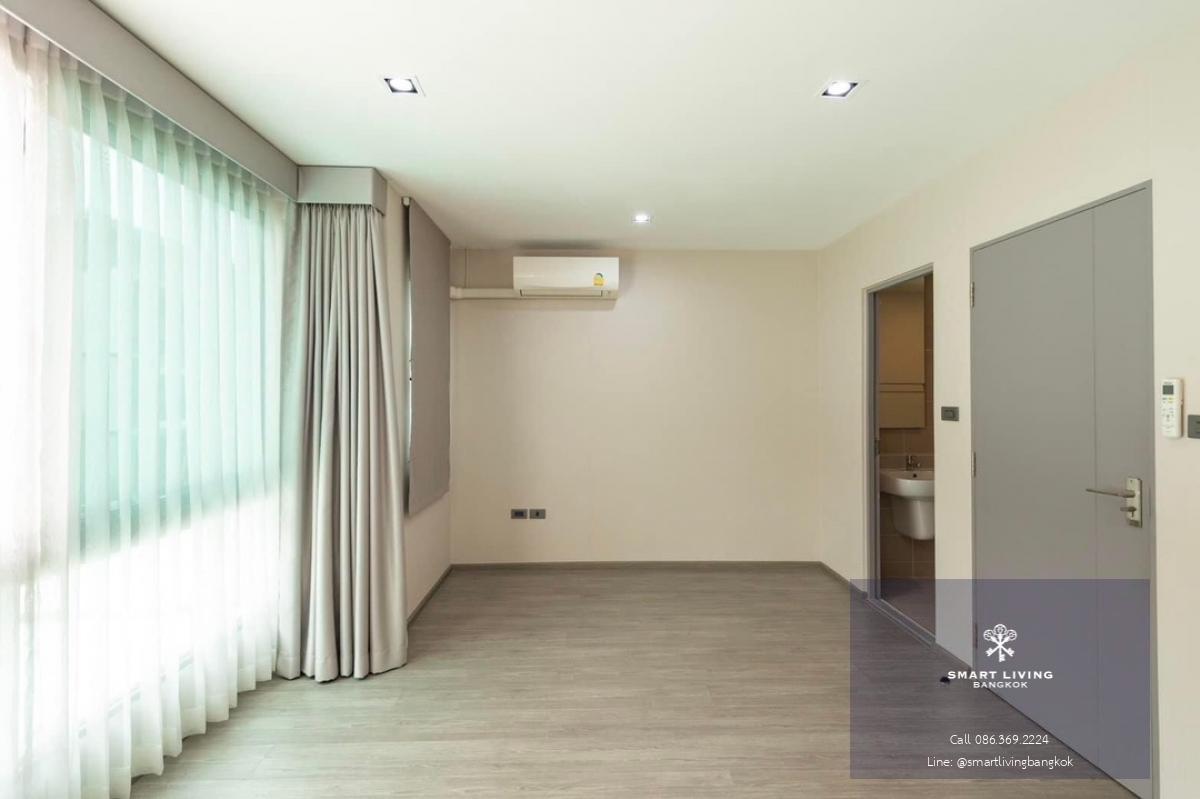 📢👇Sell with tenant contract til January 26Townhouse at The Landmark Ekamai Ramindra , 3 Storey , nice decoration, easily traveling in many routes , near Central Eastville