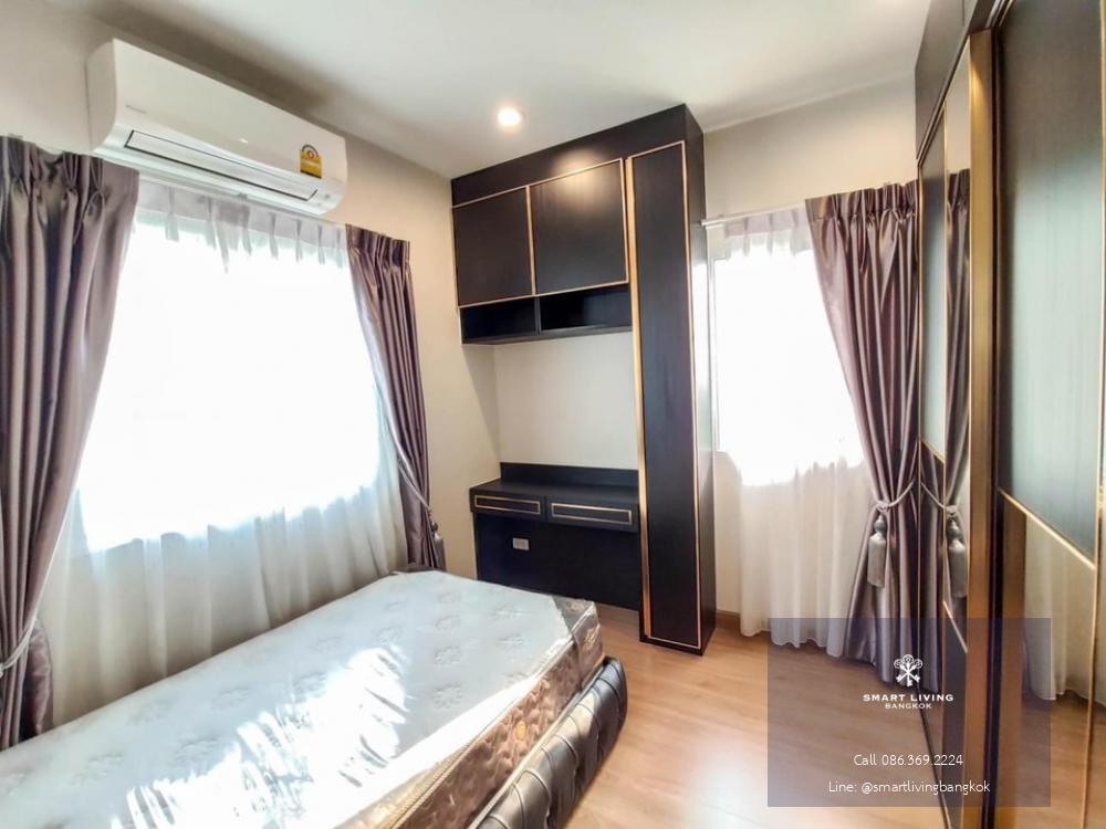 📢👇House in nice compound with good security, convenient in traveling many routes including Soi On Nut 39, Sri Nakarin Road, Soi Phatthanakan 38, and Soi Phatthanakan 44.