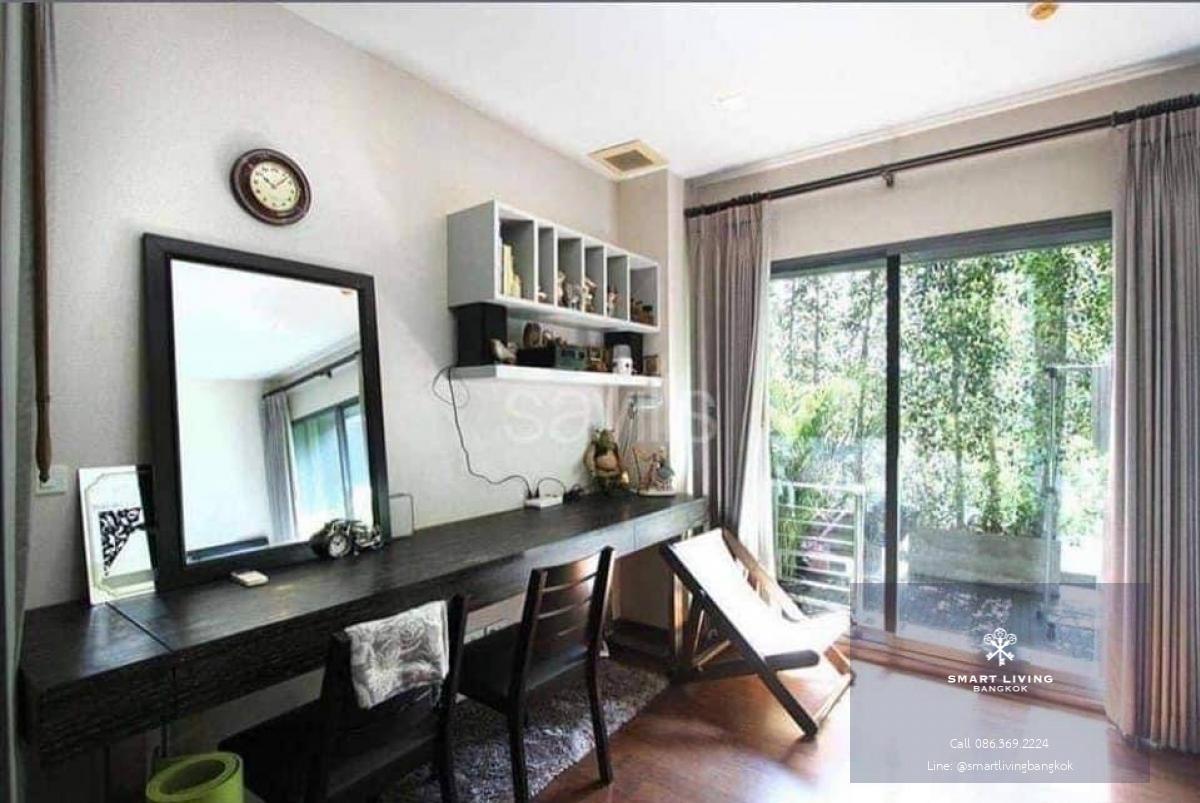 📢👇Under market price. The bank's appraisal value is over 8 MB. Beautiful unit with a large shady balcony, facing east. The condo has a skywalk to the BTS Thonglor