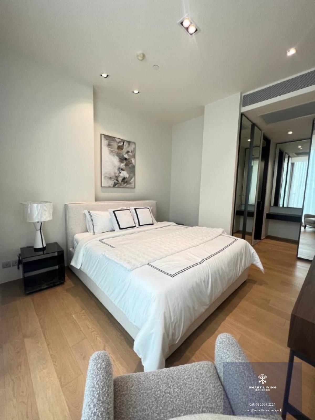 📢👇 DONT MISS THIS SPECIAL UNIT !! Only 300 meters away from one of popular mall in Bangkok Central Chidlom and direct street to prime area Sindhorn village, Velaa community mall, nice decoration, ready to move in now