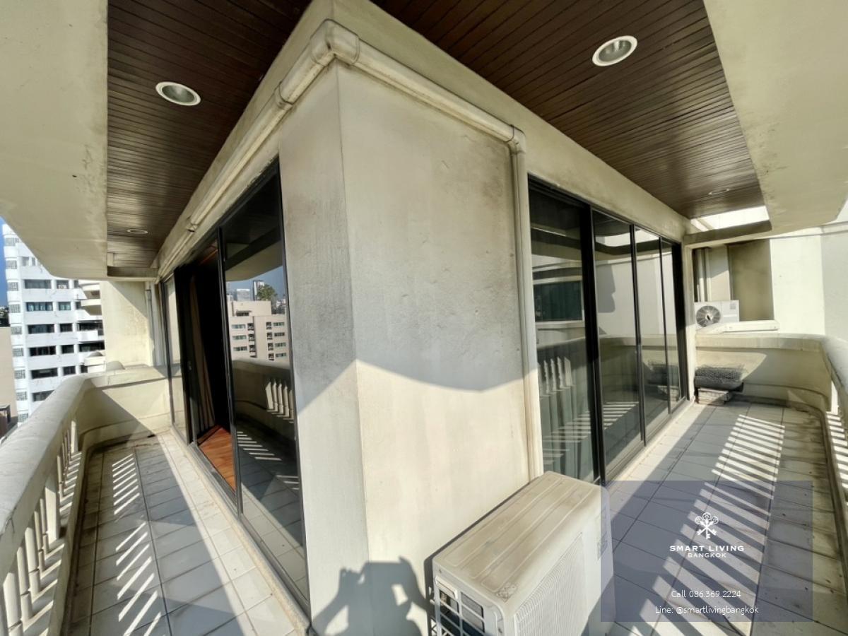 📢👇Rare item! Sell as is. Huge combine unit with 2 big balconies at Mano Tower, located in Sukhumvit 39, next to new TOPS Foodhall, 3-min walk to Fuji Supermarket and Shinsen Supermarket, easy access to Petchaburi Road and Sukhumvit 39, close to EmQuartier