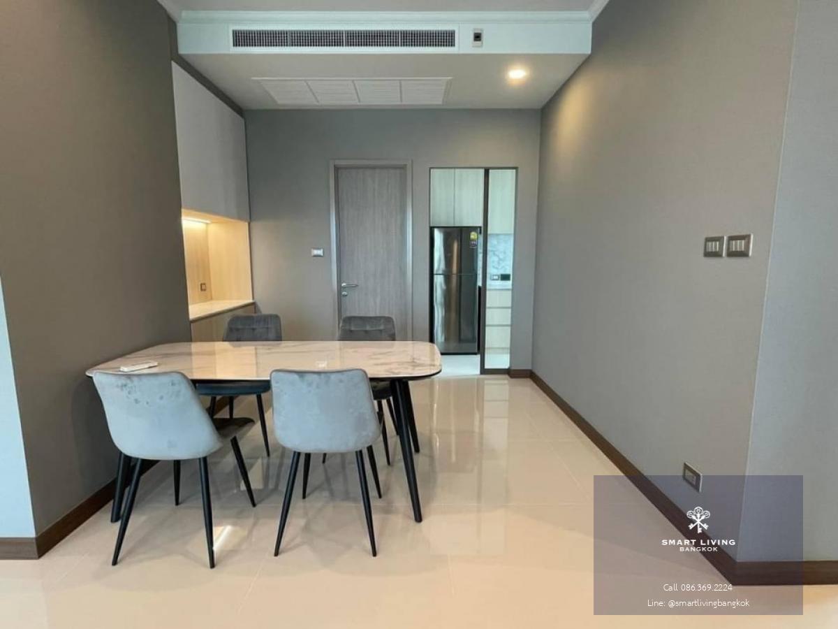 📢👇Come and stay in the center of Bangkok close to ‘Em district: Emporium, EmQuartier, Emsphere, IKEA. 3 bedrooms near BTS Phromphong, unblocked view, long balcony, clean and clear unit